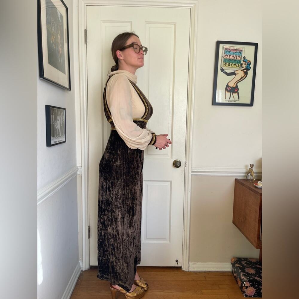 70s Vintage Brown Velvet Jumpsuit - Picture 5 of 12